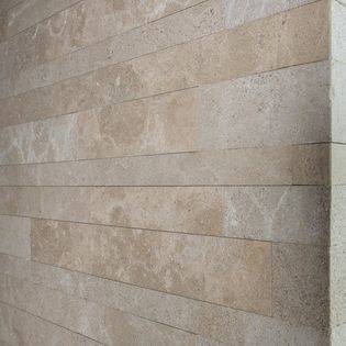 Wall strips de pierre naturelle beige pour façade maison moderne finition brossé