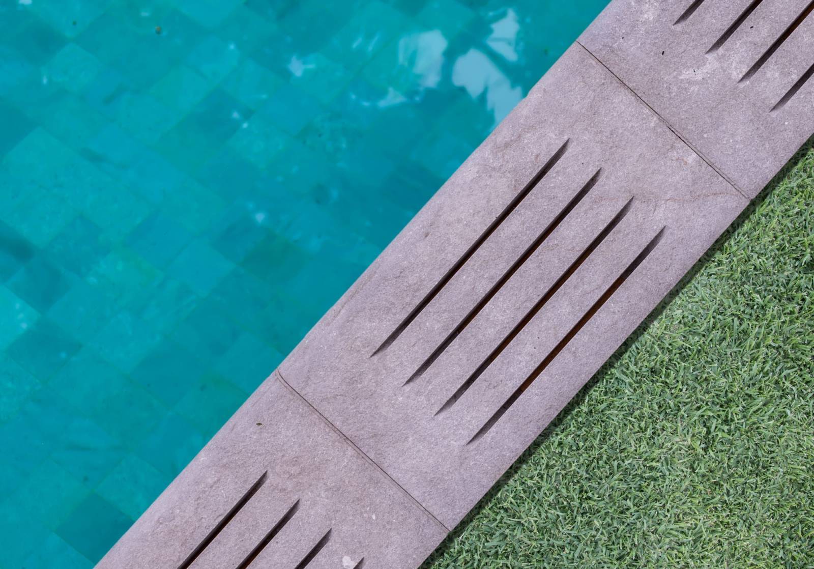Revêtement pour piscine 