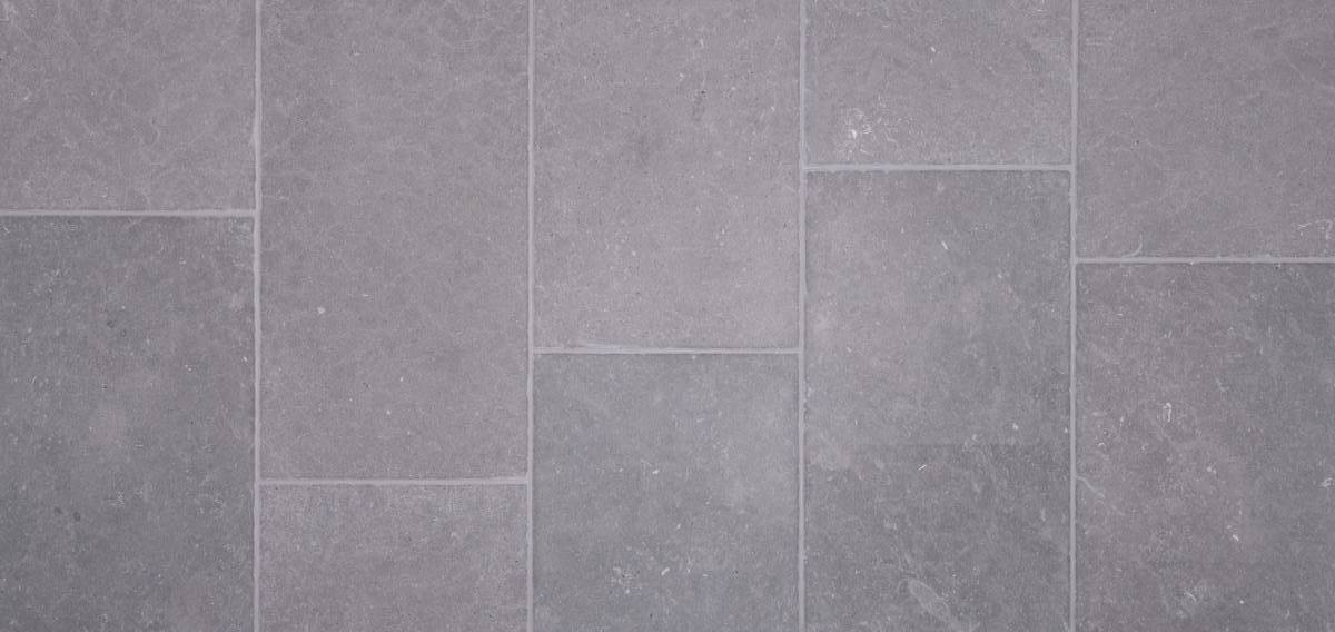 Pierre naturelle Kahla gris en finition vieillie antique 
