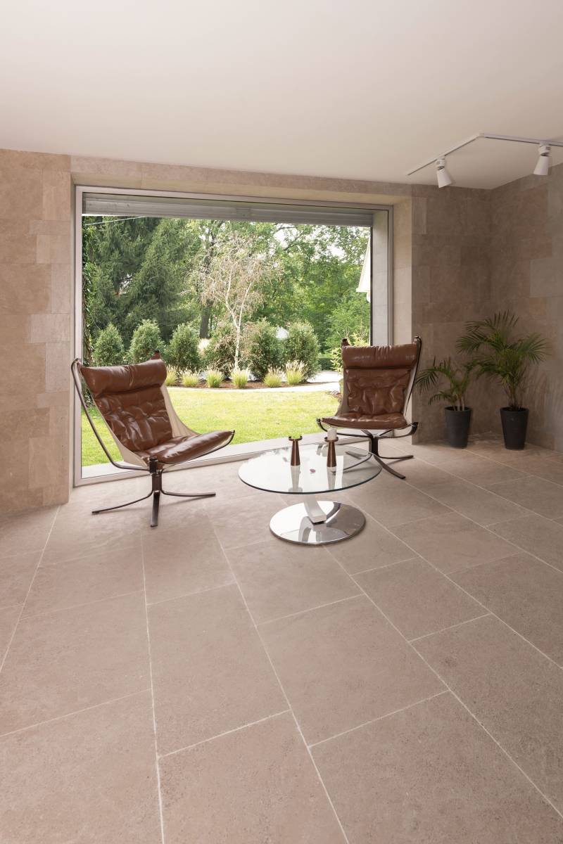 Dalles de longueur libre en pierre naturelle beige vieilli à Rabat finition Clos Lucé