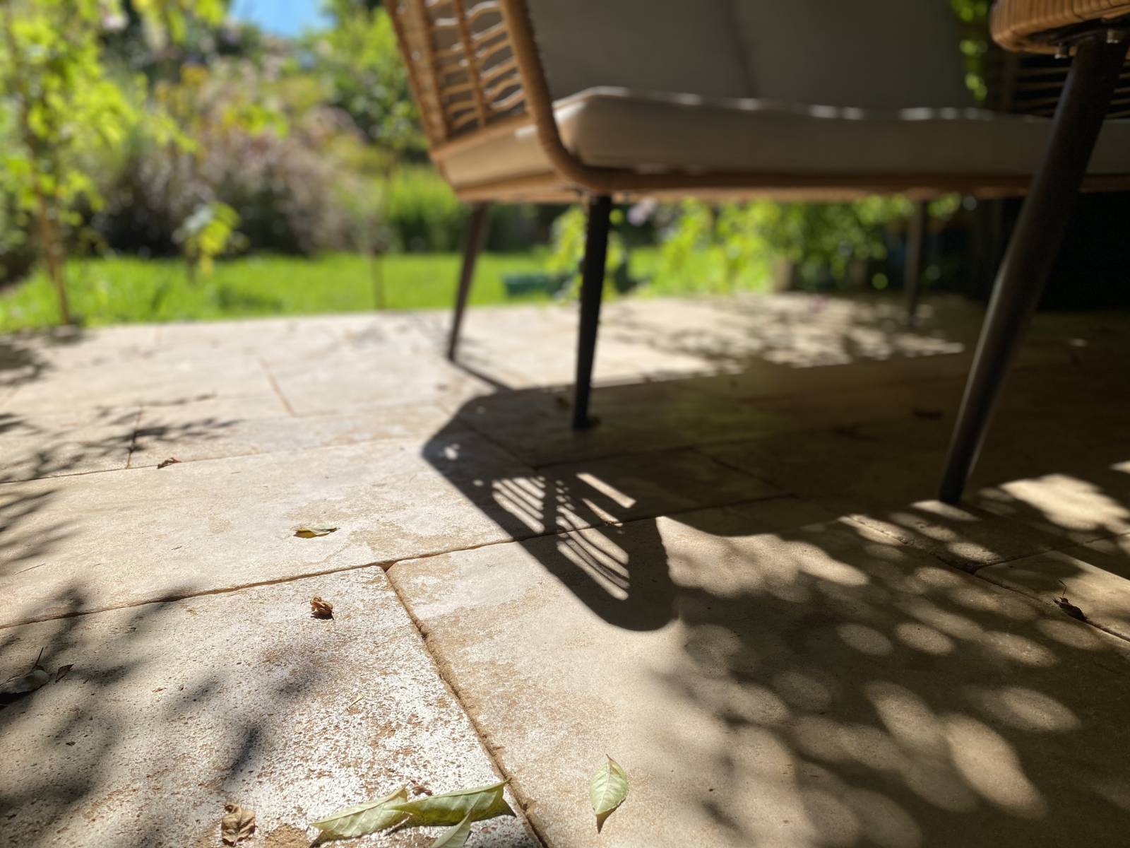 Terrasse de villa à Saint-Tropez réalisée en Amazon Beige finition Ussé