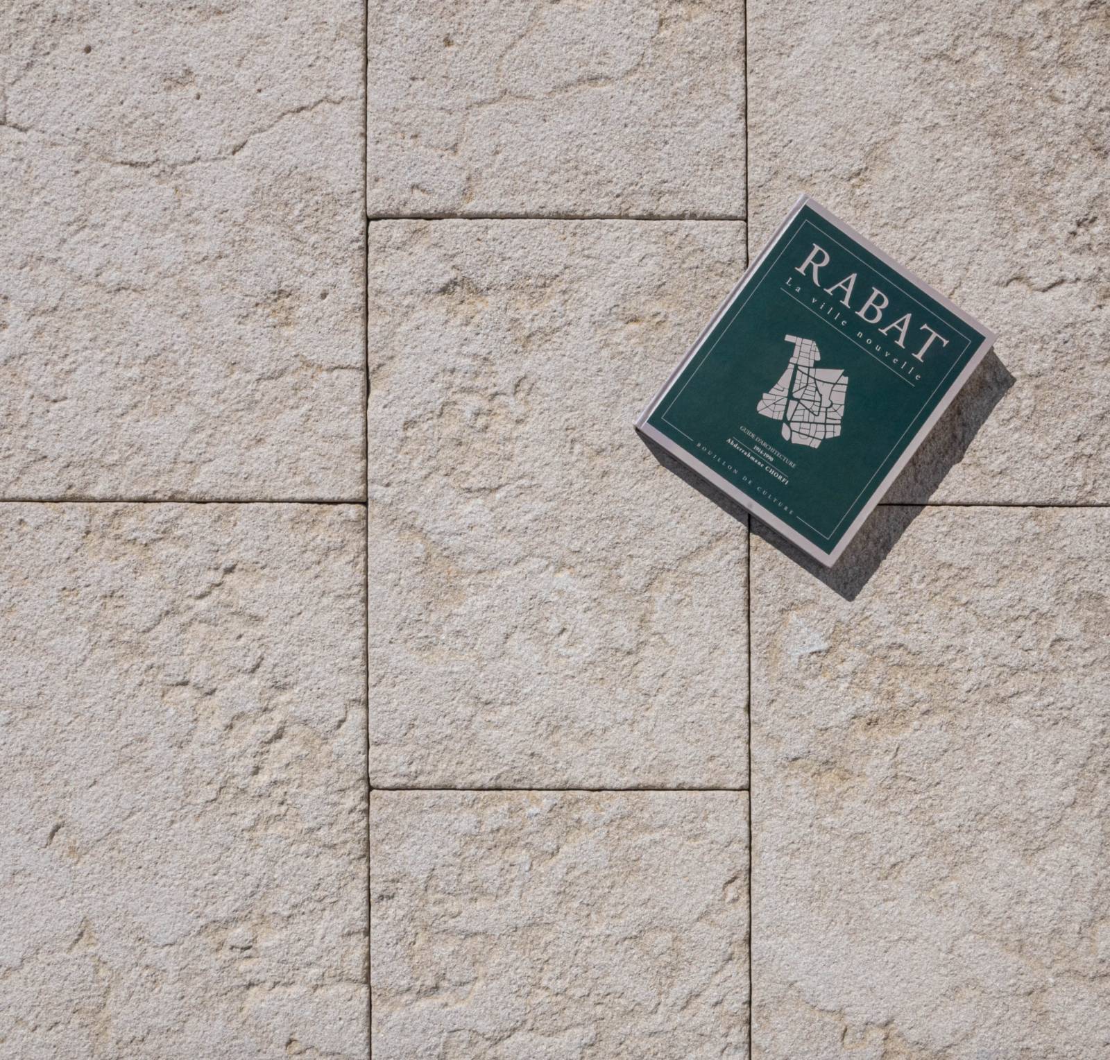 Dallage pierre naturelle Grignan finition antique en pierre naturelle beige