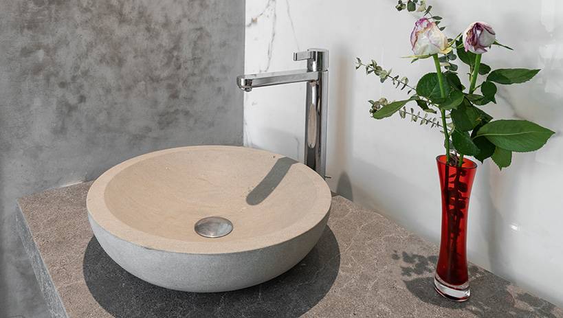 Élégante Vasque Sphérique en Pierre Naturelle Chablis pour votre Salle de Bain