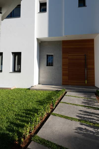 façade en pierre naturelle Kahla gris flammée brossée