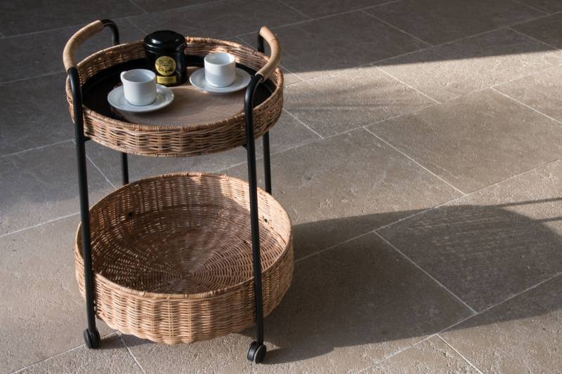 Dalles de longueur libre en pierre naturelle beige vieilli à Rabat finition Clos Lucé