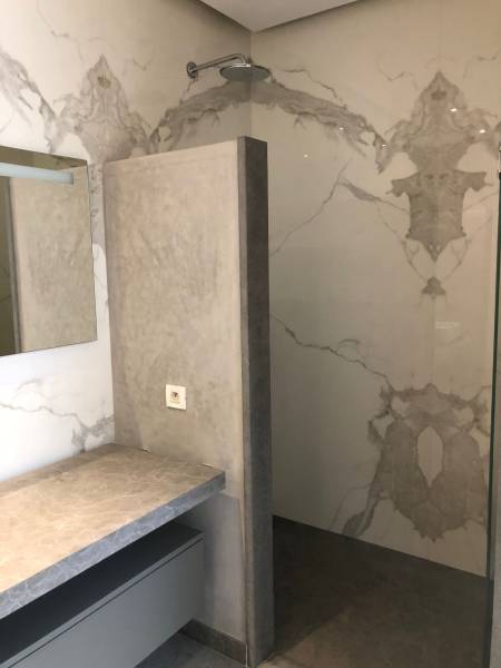Achat et livraison de revêtement pour receveur douche, sol, et plan vasque en pierre naturelle à pas chère à Toulouse, en Haute Garonne : sublimez vos intérieurs d'une architecture moderne et épurée