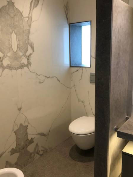 Revêtements tendance en pierre naturelle pour salle de bain moderne au meilleur prix : ajouter élégance et luxe à vos intérieurs à Beaune en Bourgogne