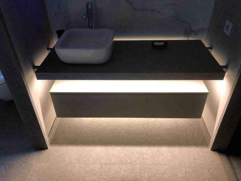 Achat et livraison de revêtement haut de gamme durable pour salle de bain tendance pas chère à Nantes, en Loire-Atlantique