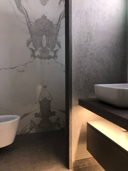 Acheter à la livraison des revêtements étanches et durables pour sol et plan vasque de salle de bain à Nantes, garantis au meilleur prix