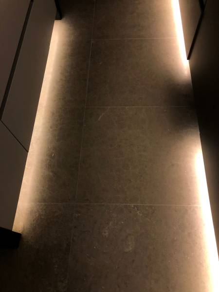 Livraison de revêtement en pierre naturelle haut de gamme pour bar d'hôtel en Ile de France : prix bas sur nos matériaux pour architecture cosy et épurée